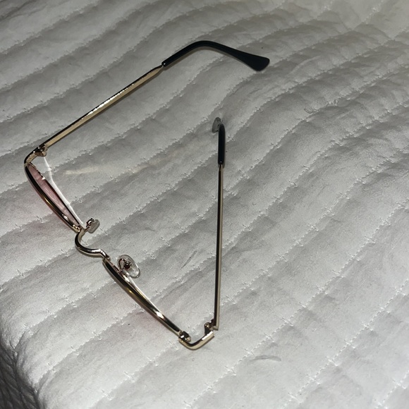 ⭐️ Too Groovy - Picture 3 of 3